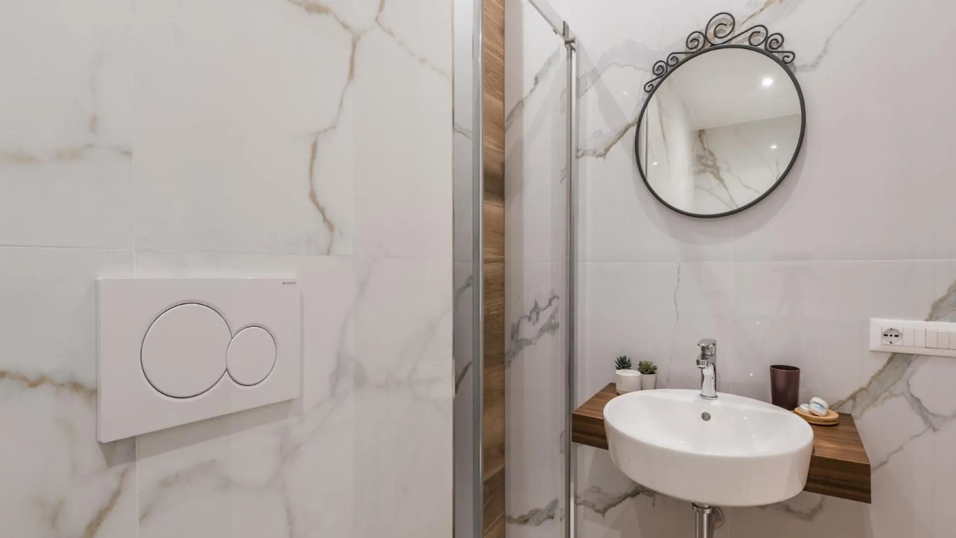 The Best Rent - Bright Three-Bedroom Apartment Along The Tiber River Rome