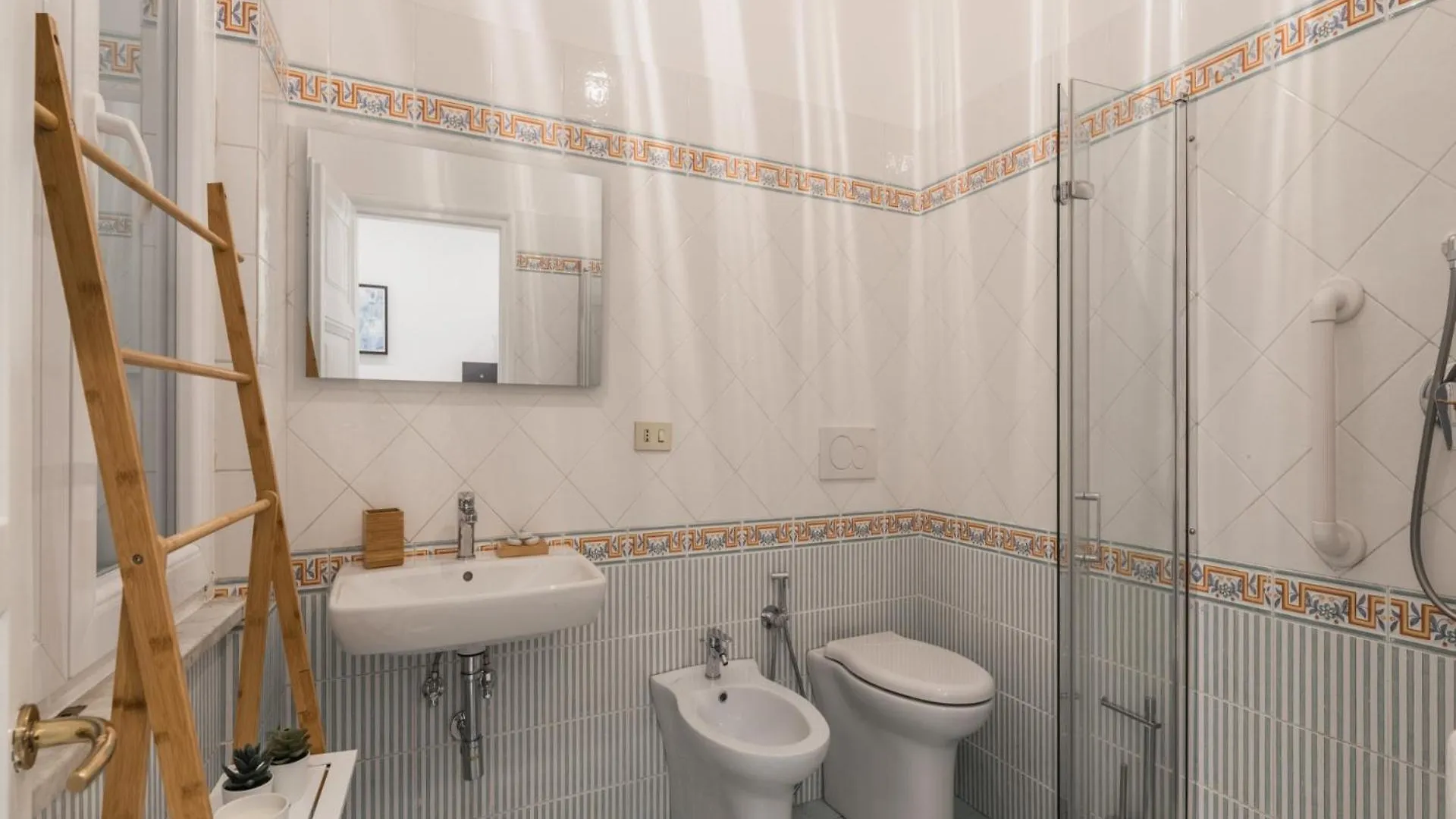 The Best Rent - Bright Three-Bedroom Apartment Along The Tiber River Rome