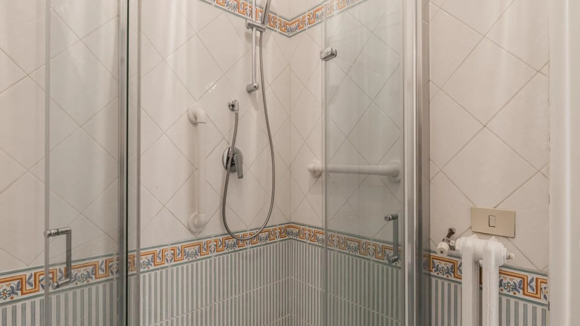 The Best Rent - Bright Three-Bedroom Apartment Along The Tiber River Rome 0*,  Italy
