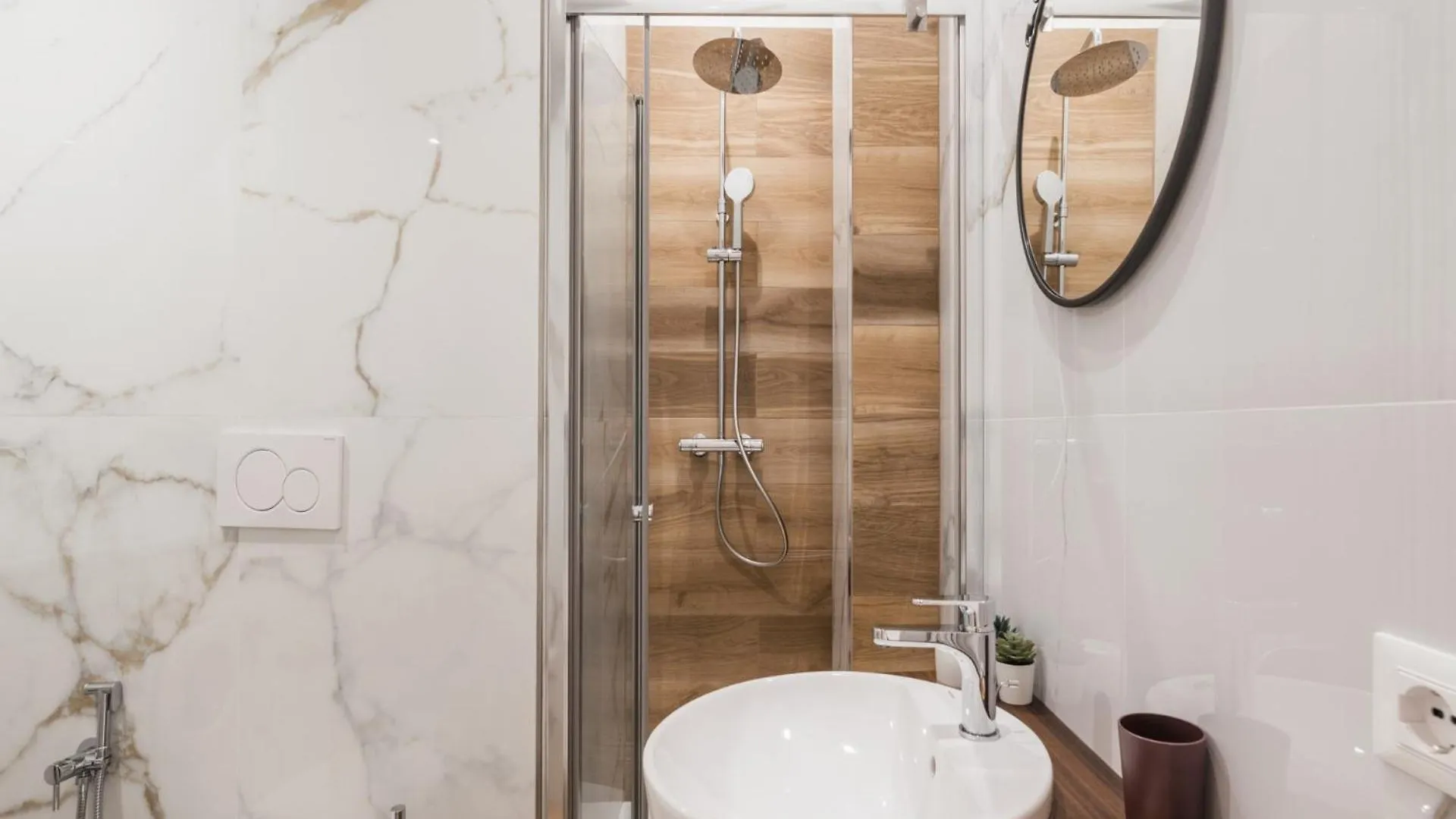 The Best Rent - Bright Three-Bedroom Apartment Along The Tiber River Rome Italy