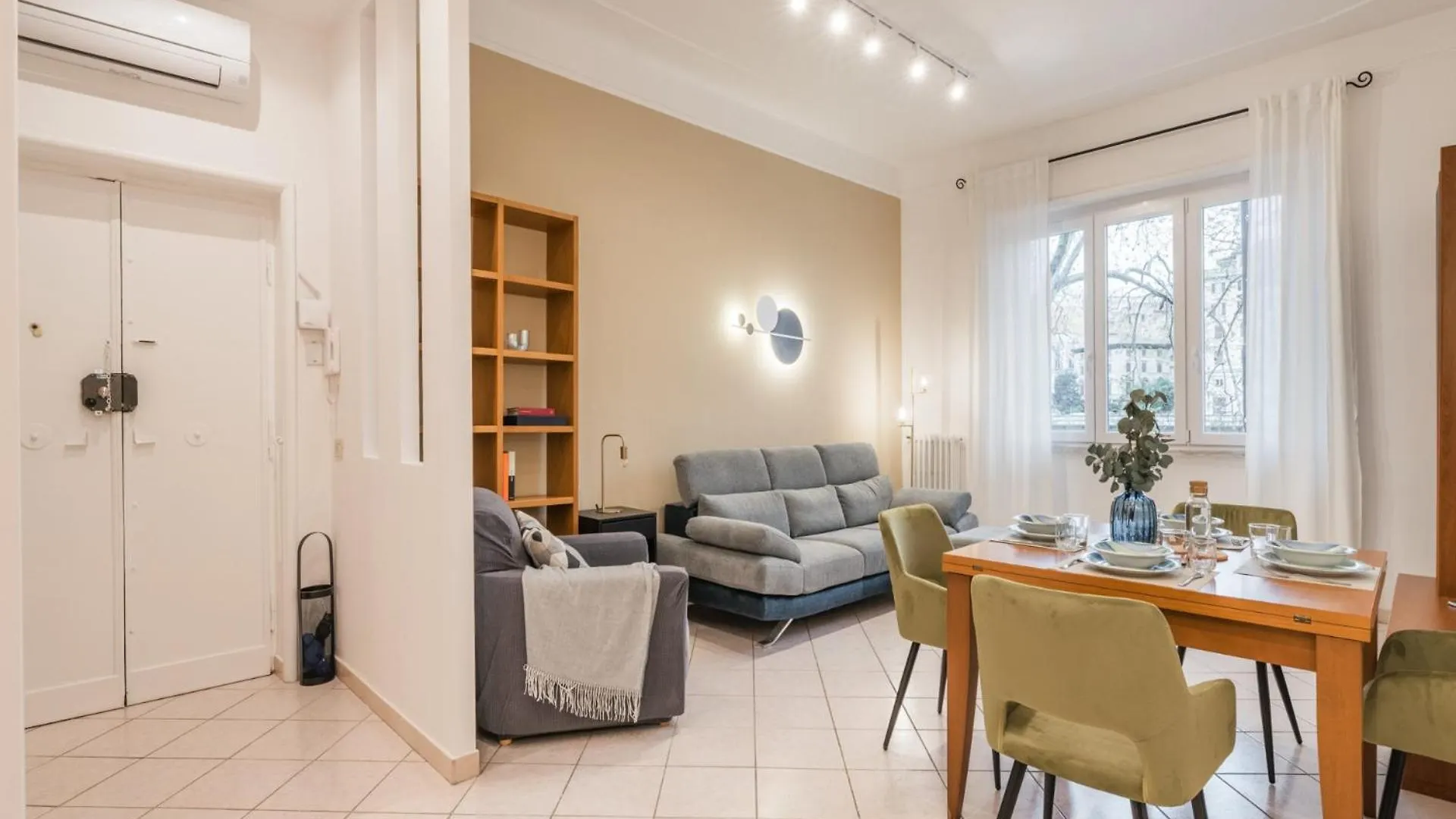 The Best Rent - Bright Three-Bedroom Apartment Along The Tiber River Rome 0*,  Italy
