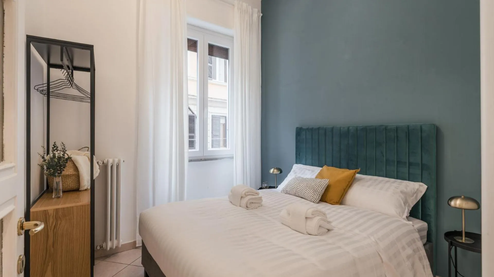 The Best Rent - Bright Three-Bedroom Apartment Along The Tiber River Rome